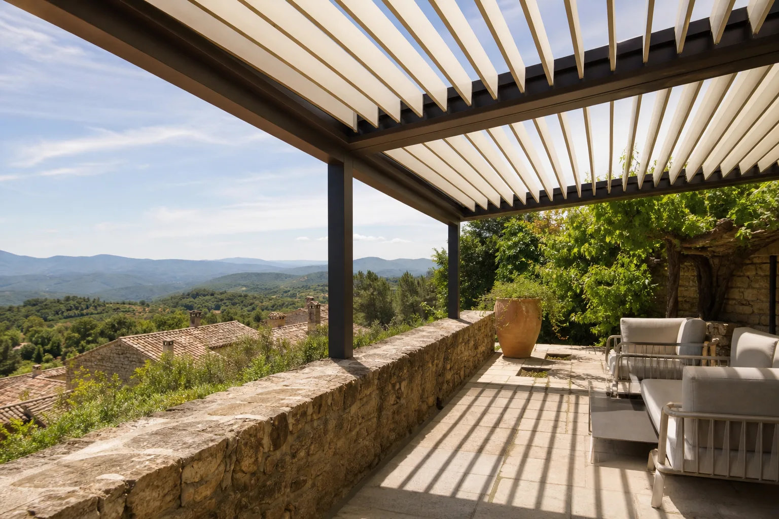 Pergola bioclimatique Les Plantiers — installation sur mesure dans le Gard (30)
