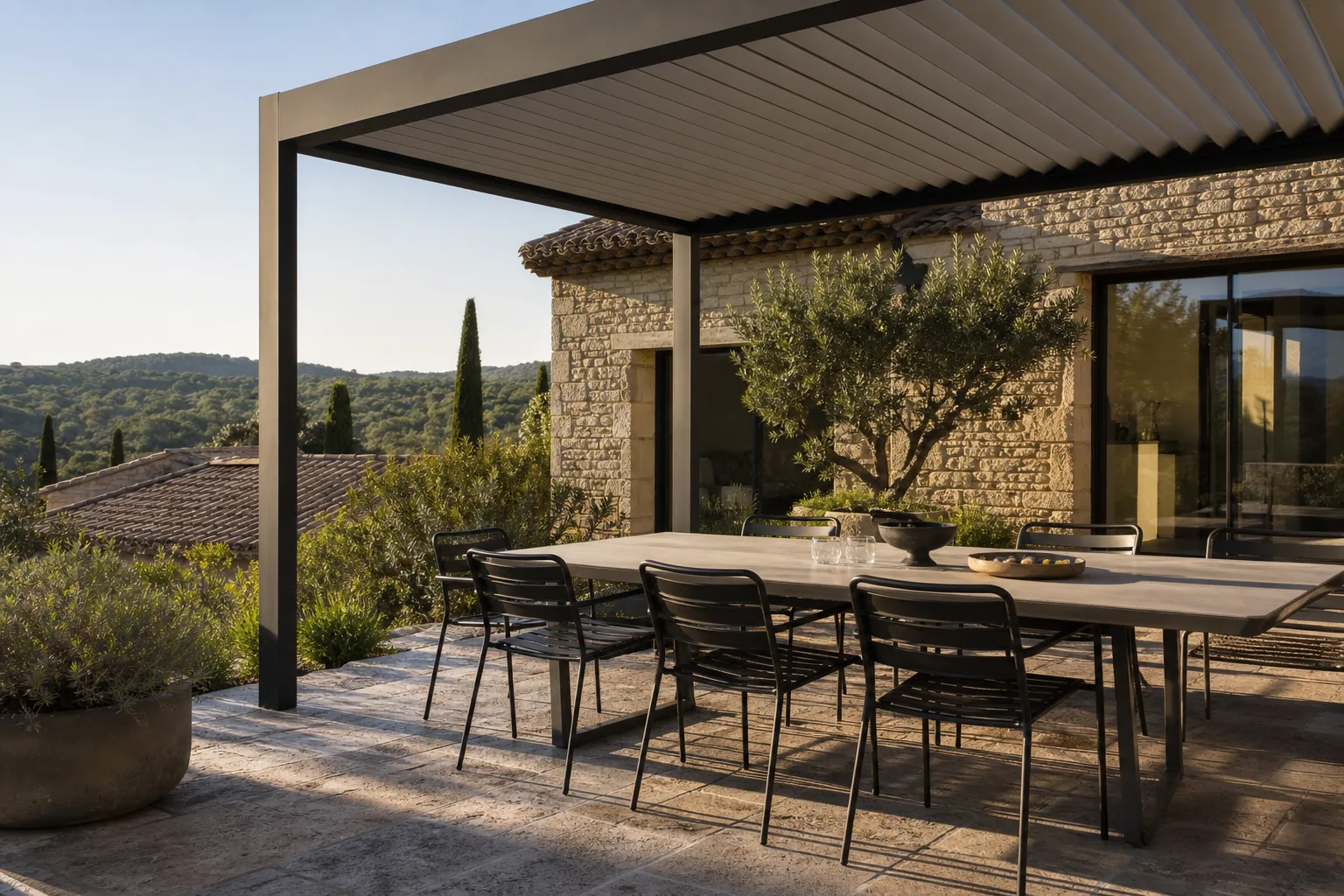 Pergola bioclimatique Vézénobres — installation sur mesure dans le Gard (30)